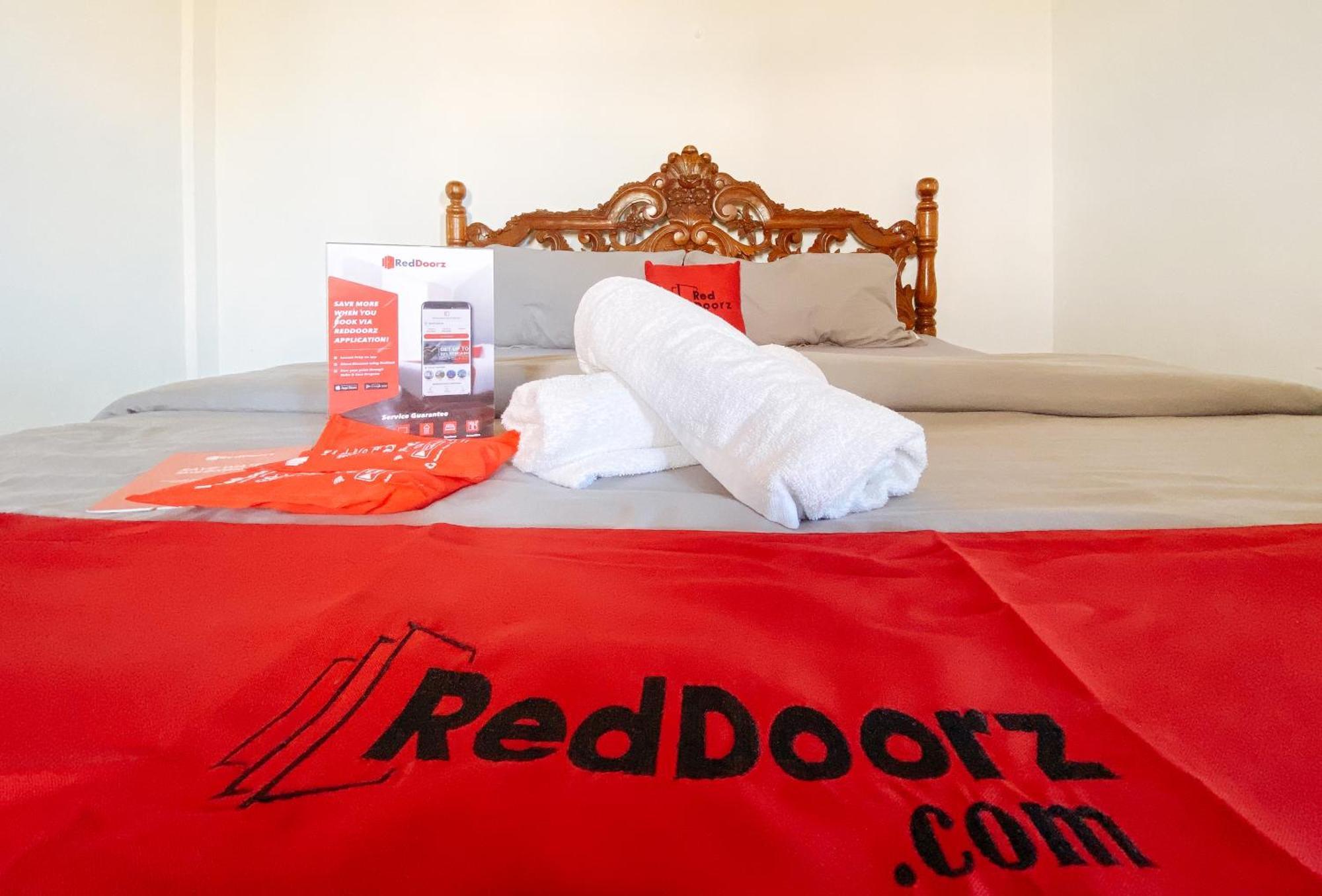 RedDoorz @ White Castle Beach Resort Iba Zambales Botolan Buitenkant foto