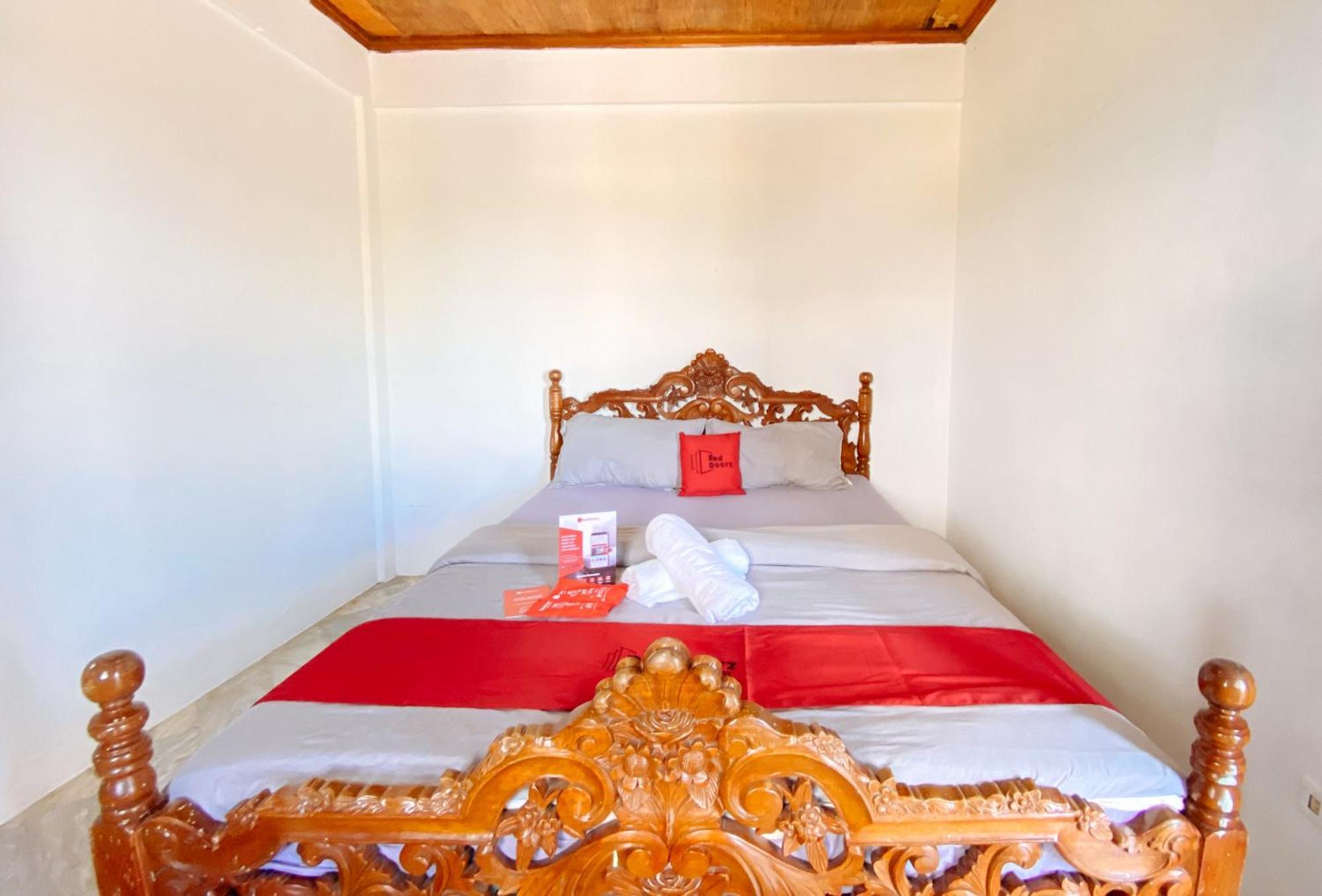 RedDoorz @ White Castle Beach Resort Iba Zambales Botolan Buitenkant foto