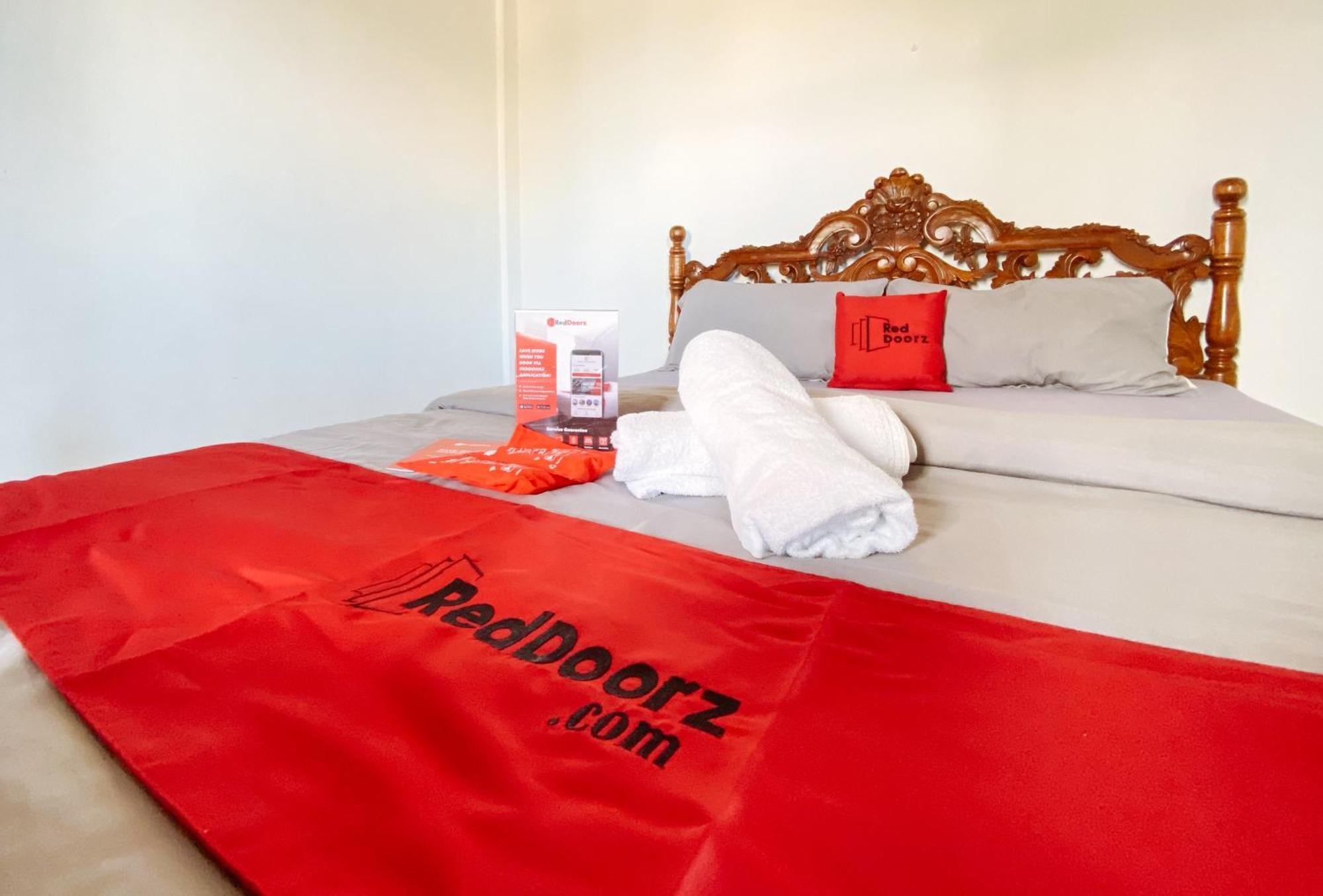 RedDoorz @ White Castle Beach Resort Iba Zambales Botolan Buitenkant foto