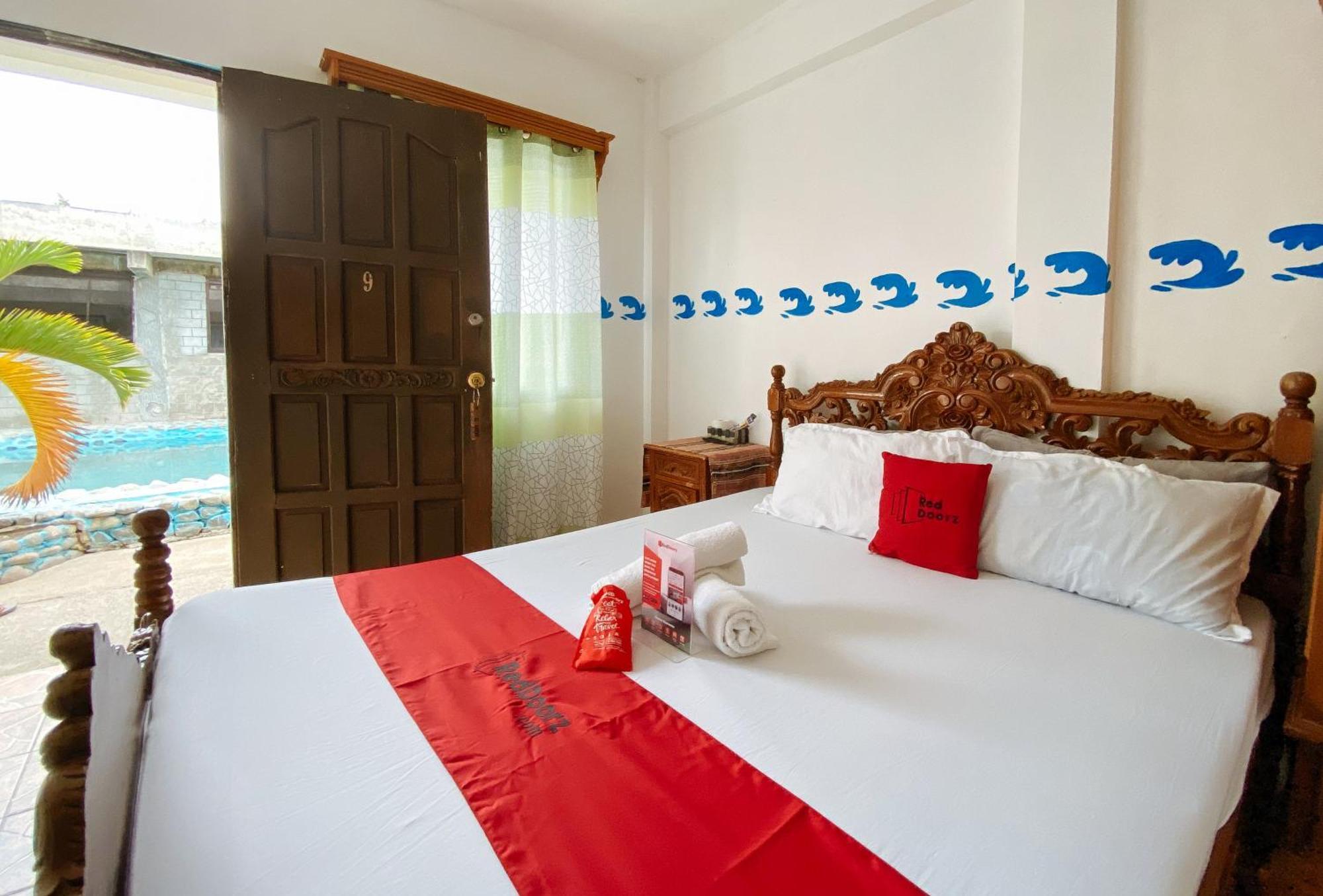RedDoorz @ White Castle Beach Resort Iba Zambales Botolan Buitenkant foto